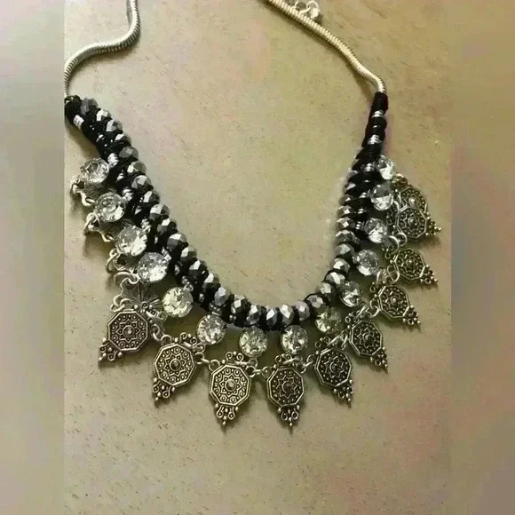 beautiful silver-tone necklace - Picture 5 of 5